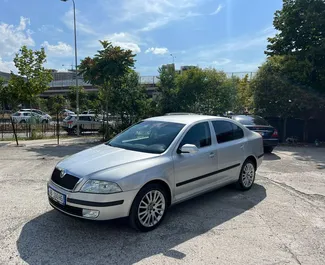 Frontansicht eines Mietwagens Skoda Octavia in Tirana, Albanien ✓ Auto Nr.4473. ✓ Automatisch TM ✓ 0 Bewertungen.