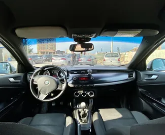 Vermietung Alfa Romeo Giulietta. Wirtschaft, Komfort Fahrzeug zur Miete in Albanien ✓ Kaution Einzahlung von 100 EUR ✓ Versicherungsoptionen KFZ-HV, Diebstahlschutz, Ausland.