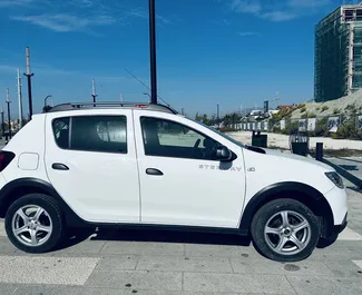 Autovermietung Dacia Sandero Stepway Nr.4711 Schaltgetriebe in Tirana, ausgestattet mit einem 1,0L Motor ➤ Von Erand in Albanien.