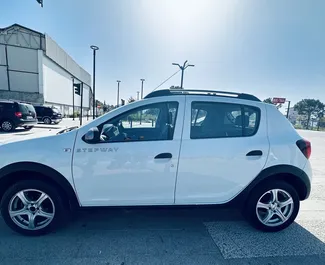 Mietwagen Dacia Sandero Stepway 2019 in Albanien, mit Benzin-Kraftstoff und 90 PS ➤ Ab 25 EUR pro Tag.