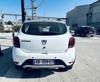 Vermietung Dacia Sandero Stepway. Wirtschaft, Komfort, Crossover Fahrzeug zur Miete in Albanien ✓ Kaution Einzahlung von 150 EUR ✓ Versicherungsoptionen KFZ-HV, TKV, Ausland.