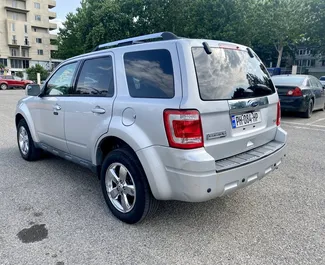 Innenraum von Ford Escape zur Miete in Georgien. Ein großartiges 5-Sitzer Fahrzeug mit Automatisch Getriebe.