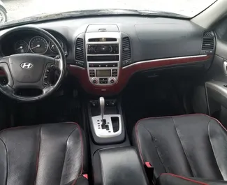 Hyundai Santa Fe 2009 zur Miete verfügbar in Tirana, mit Kilometerbegrenzung 250 km/Tag.