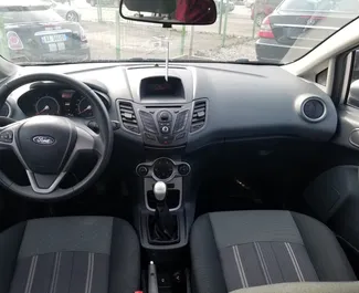 Vermietung Ford Fiesta. Wirtschaft Fahrzeug zur Miete in Albanien ✓ Kaution Einzahlung von 200 EUR ✓ Versicherungsoptionen TKV, VKV Komplett, Ausland, Junge.