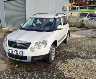 Frontansicht eines Mietwagens Skoda Yeti in Tirana, Albanien ✓ Auto Nr.4507. ✓ Schaltgetriebe TM ✓ 0 Bewertungen.