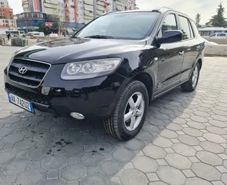 Frontansicht eines Mietwagens Hyundai Santa Fe in Tirana, Albanien ✓ Auto Nr.4522. ✓ Automatisch TM ✓ 0 Bewertungen.