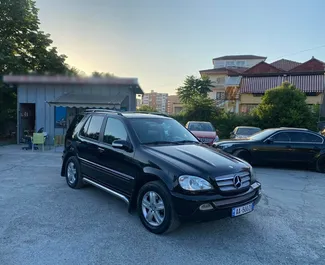 Frontansicht eines Mietwagens Mercedes-Benz ML250 in Tirana, Albanien ✓ Auto Nr.4480. ✓ Automatisch TM ✓ 0 Bewertungen.