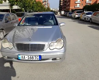 Frontansicht eines Mietwagens Mercedes-Benz C-Class in Tirana, Albanien ✓ Auto Nr.4626. ✓ Automatisch TM ✓ 0 Bewertungen.