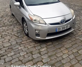 Mietwagen Toyota Prius 2011 in Georgien, mit Benzin-Kraftstoff und 136 PS ➤ Ab 117 GEL pro Tag.