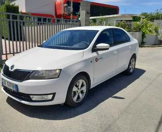 Frontansicht eines Mietwagens Skoda Rapid in Tirana, Albanien ✓ Auto Nr.4628. ✓ Schaltgetriebe TM ✓ 0 Bewertungen.