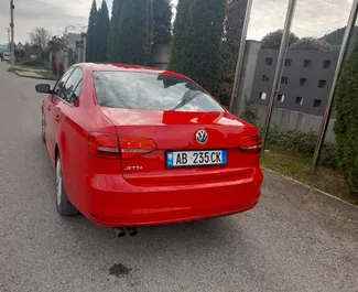 Vermietung Volkswagen Jetta. Wirtschaft, Komfort Fahrzeug zur Miete in Albanien ✓ Kaution Einzahlung von 100 EUR ✓ Versicherungsoptionen KFZ-HV, TKV, VKV Plus, VKV Komplett, Diebstahlschutz.