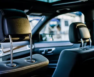 Mercedes-Benz E350 4matic 2018 zur Miete verfügbar in Barcelona, mit Kilometerbegrenzung 100 km/Tag.