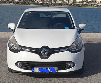 Frontansicht eines Mietwagens Renault Clio 4 auf Kreta, Griechenland ✓ Auto Nr.4785. ✓ Schaltgetriebe TM ✓ 0 Bewertungen.