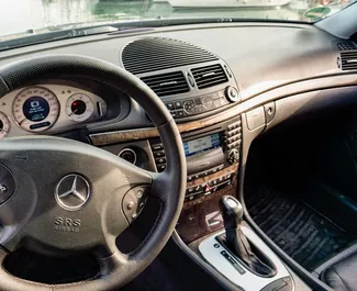 Frontansicht eines Mietwagens Mercedes-Benz E-Class in Barcelona, Spanien ✓ Auto Nr.4813. ✓ Automatisch TM ✓ 0 Bewertungen.