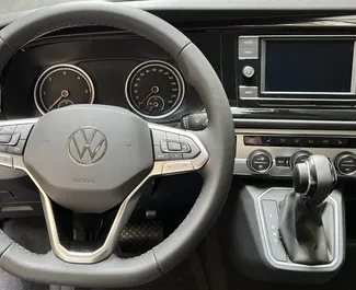 Mietwagen Volkswagen Multivan 2022 in der Tschechischen Republik, mit Diesel-Kraftstoff und 148 PS ➤ Ab 90 EUR pro Tag.