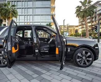 Autovermietung Rolls-Royce Cullinan Nr.4937 Automatisch in Dubai, ausgestattet mit einem 7,0L Motor ➤ Von Sheshan in VAE.