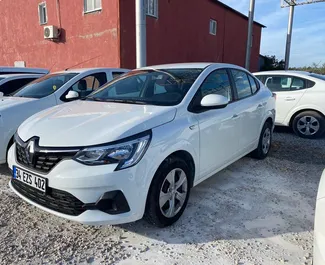 Frontansicht eines Mietwagens Renault Taliant am Flughafen Antalya, Türkei ✓ Auto Nr.5031. ✓ Automatisch TM ✓ 0 Bewertungen.