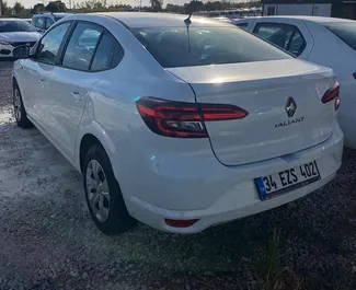 Mietwagen Renault Taliant 2022 in der Türkei, mit Benzin-Kraftstoff und 100 PS ➤ Ab 30 USD pro Tag.