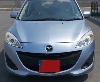 Frontansicht eines Mietwagens Mazda Premacy am Flughafen Paphos, Zypern ✓ Auto Nr.5029. ✓ Automatisch TM ✓ 0 Bewertungen.