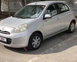 Frontansicht eines Mietwagens Nissan Micra in Dubai, VAE ✓ Auto Nr.4964. ✓ Automatisch TM ✓ 0 Bewertungen.