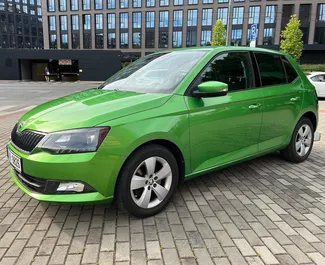 Frontansicht eines Mietwagens Skoda Fabia in Prag, Tschechische Republik ✓ Auto Nr.4892. ✓ Automatisch TM ✓ 0 Bewertungen.