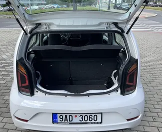 Benzin 1,0L Motor von Volkswagen Up 2017 zur Miete in Prag.