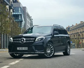 Frontansicht eines Mietwagens Mercedes-Benz GLS-Class am Flughafen Baku, Aserbaidschan ✓ Auto Nr.5217. ✓ Automatisch TM ✓ 0 Bewertungen.