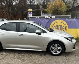 Frontansicht eines Mietwagens Toyota Corolla in Budapest, Ungarn ✓ Auto Nr.5063. ✓ Automatisch TM ✓ 1 Bewertungen.