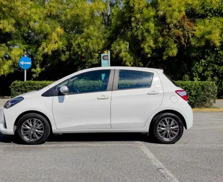 Mietwagen Toyota Yaris 2019 in Griechenland, mit Benzin-Kraftstoff und 72 PS ➤ Ab 19 EUR pro Tag.