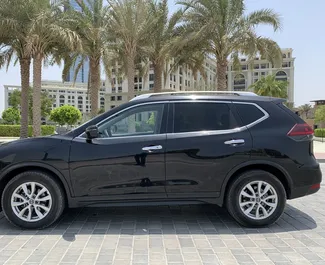 Frontansicht eines Mietwagens Nissan Rogue in Dubai, VAE ✓ Auto Nr.5126. ✓ Automatisch TM ✓ 0 Bewertungen.