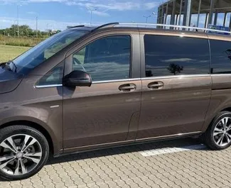 Frontansicht eines Mietwagens Mercedes-Benz V-Class L am Flughafen Wien, Österreich ✓ Auto Nr.5342. ✓ Automatisch TM ✓ 0 Bewertungen.