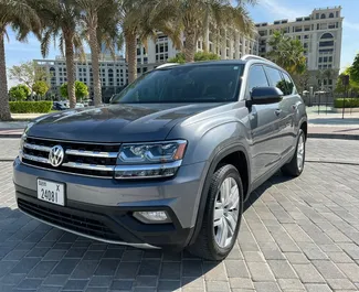 Frontansicht eines Mietwagens Volkswagen Atlas in Dubai, VAE ✓ Auto Nr.5122. ✓ Automatisch TM ✓ 1 Bewertungen.