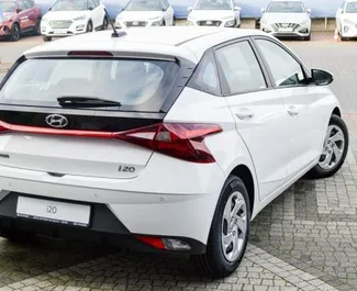 Mietwagen Hyundai i20 2022 in der Slowakei, mit Benzin-Kraftstoff und 100 PS ➤ Ab 34 EUR pro Tag.