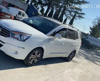 Diesel 2,5L Motor von SsangYong Korando Turismo 2015 zur Miete in Kutaisi.