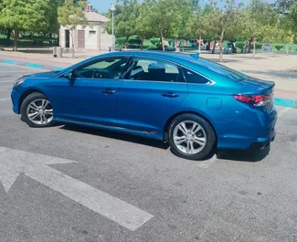 Benzin L Motor von Hyundai Sonata 2019 zur Miete in Abu Dhabi.