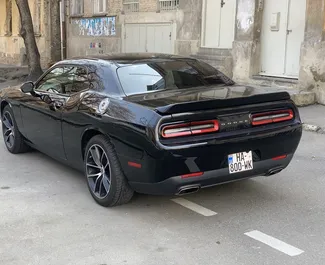 Frontansicht eines Mietwagens Dodge Challenger in Tiflis, Georgien ✓ Auto Nr.5439. ✓ Automatisch TM ✓ 1 Bewertungen.