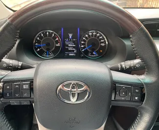 Toyota Fortuner 2019 mit Antriebssystem Allradantrieb, verfügbar in Tiflis.