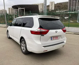 Vermietung Toyota Sienna. Komfort, Minivan Fahrzeug zur Miete in Georgien ✓ Kaution Keine Kaution ✓ Versicherungsoptionen KFZ-HV.