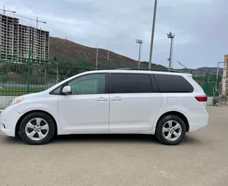 Mietwagen Toyota Sienna 2018 in Georgien, mit Benzin-Kraftstoff und 130 PS ➤ Ab 190 GEL pro Tag.