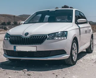 Frontansicht eines Mietwagens Skoda Fabia auf Kreta, Griechenland ✓ Auto Nr.5616. ✓ Schaltgetriebe TM ✓ 1 Bewertungen.