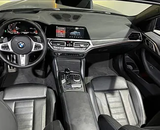 BMW 430i Cabrio 2022 mit Antriebssystem Heckantrieb, verfügbar in Dubai.