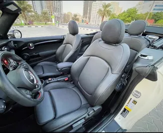 Mini Cooper S 2022 mit Antriebssystem Frontantrieb, verfügbar in Dubai.