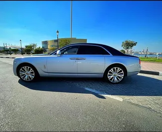 Vermietung Rolls-Royce Ghost. Premium, Luxus Fahrzeug zur Miete in VAE ✓ Kaution Einzahlung von 5000 AED ✓ Versicherungsoptionen KFZ-HV.