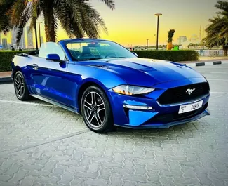 Mietwagen Ford Mustang Cabrio 2022 in VAE, mit Benzin-Kraftstoff und 318 PS ➤ Ab 653 AED pro Tag.