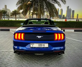 Benzin 2,3L Motor von Ford Mustang Cabrio 2022 zur Miete in Dubai.