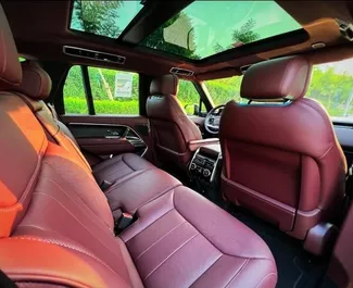 Innenraum von Range Rover Vogue zur Miete in VAE. Ein großartiges 5-Sitzer Fahrzeug mit Automatisch Getriebe.