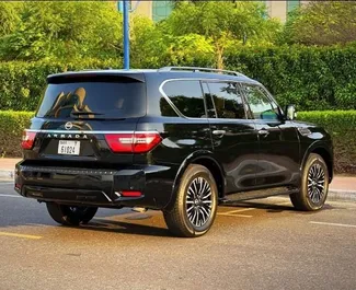 Benzin L Motor von Nissan Patrol 2023 zur Miete in Dubai.