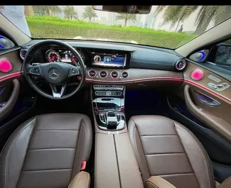 Mercedes-Benz E300 2022 zur Miete verfügbar in Dubai, mit Kilometerbegrenzung unbegrenzte.