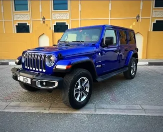 Frontansicht eines Mietwagens Jeep Wrangler Sahara in Dubai, VAE ✓ Auto Nr.5648. ✓ Automatisch TM ✓ 0 Bewertungen.