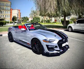 Frontansicht eines Mietwagens Ford Mustang Cabrio in Dubai, VAE ✓ Auto Nr.5738. ✓ Automatisch TM ✓ 0 Bewertungen.